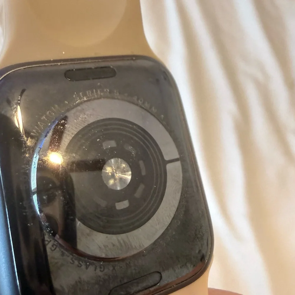 Apple Watch Series 5 40mm Aluminum – Excellent Condition + 2 Chargers
